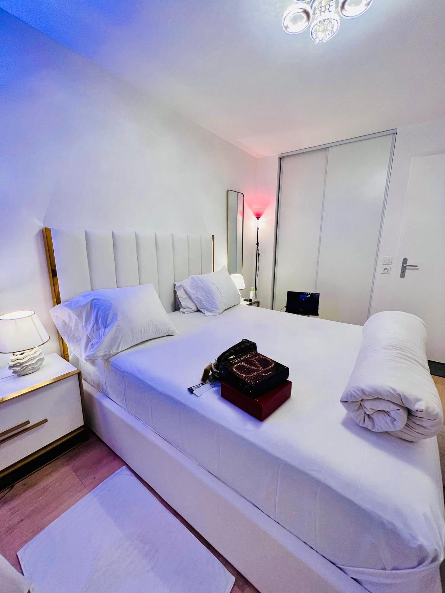 Les Residences De Djibril Le Blanc-Mesnil Buitenkant foto